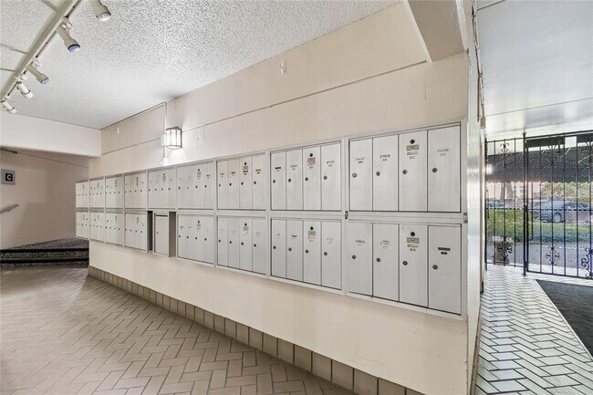 Building Photo - 3325 Bayshore Blvd