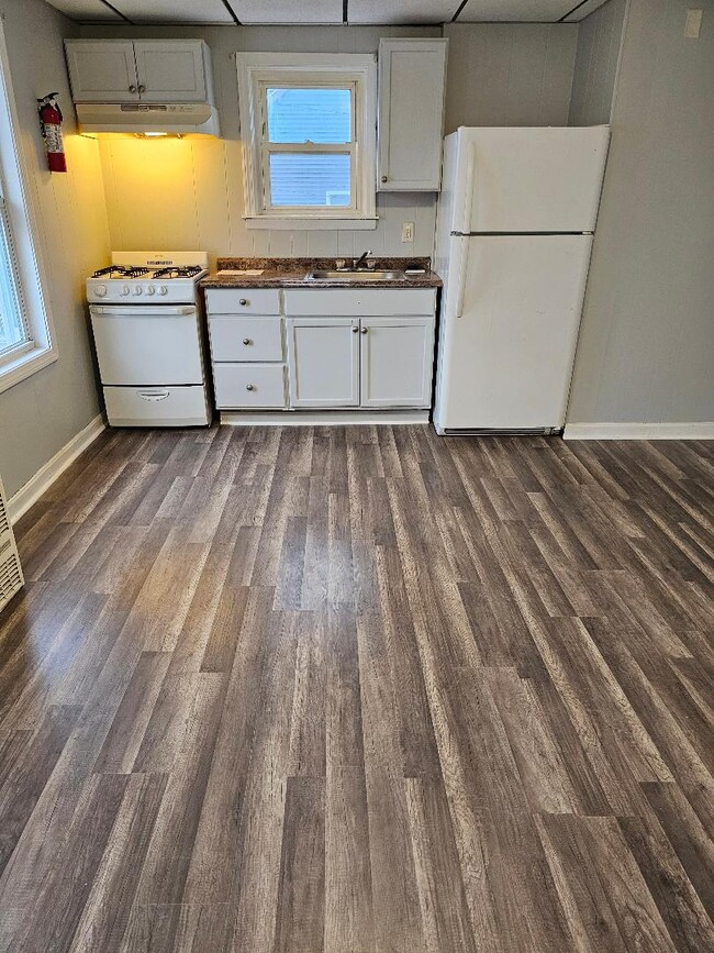 Building Photo - 270 5th St