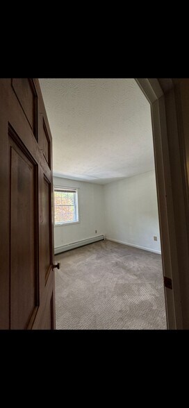 Building Photo - 76 Groton Rd