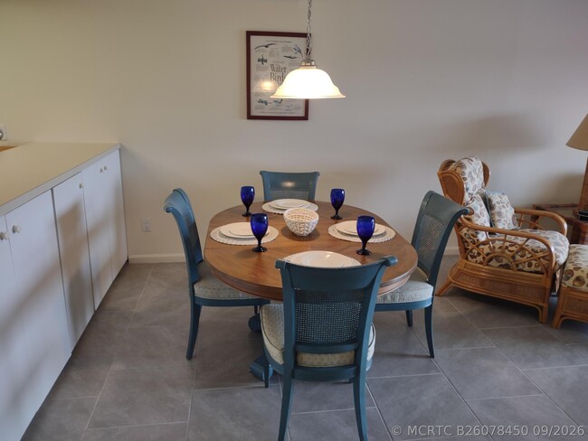 Building Photo - 5527 NE Gulfstream Way