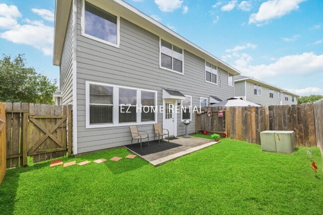 Building Photo - 8813 Elm Drake Ln