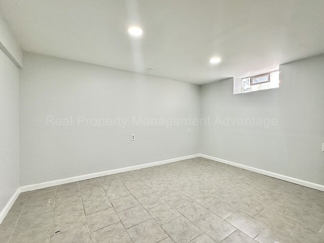 Building Photo - Updated Ranch with Bonus Space & Prime Loc...