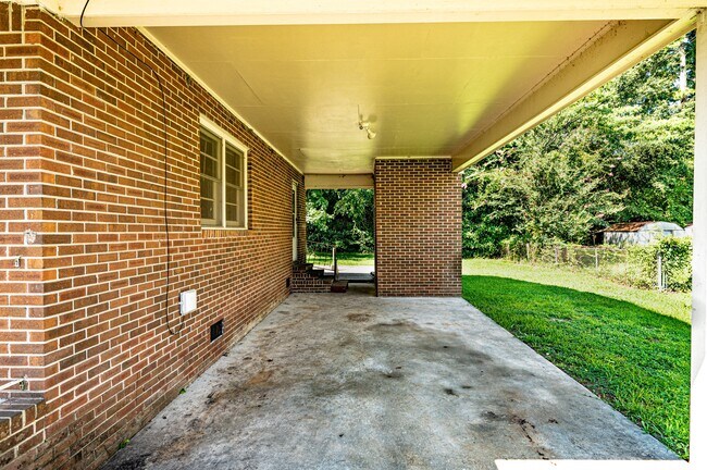 Building Photo - 3021 Madison Ave
