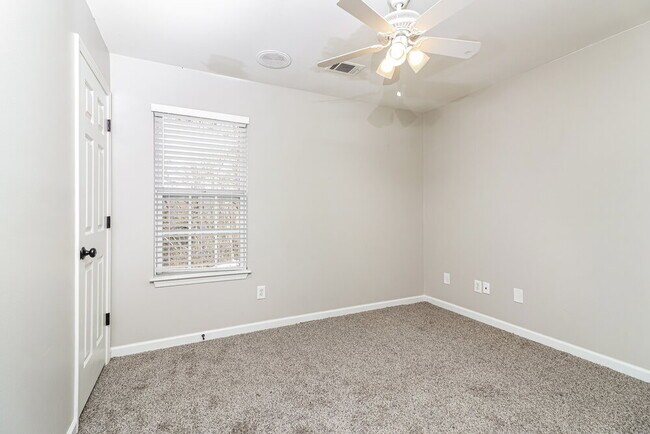 Building Photo - 228 Woodland Way