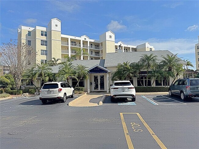 Building Photo - 1200 Country Club Dr