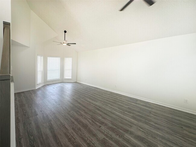 Building Photo - 9843 Stableway Dr