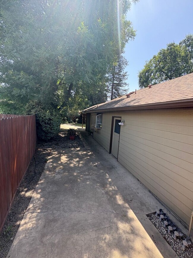 Building Photo - NW Visalia Home coming soon!