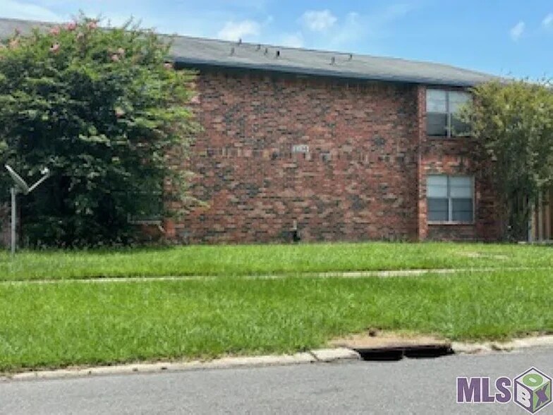 front of complex - 1150 Shilo Ave