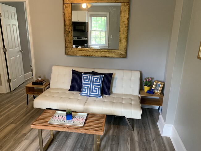 Building Photo - Furnished 1 Bedroom on E 60th Street