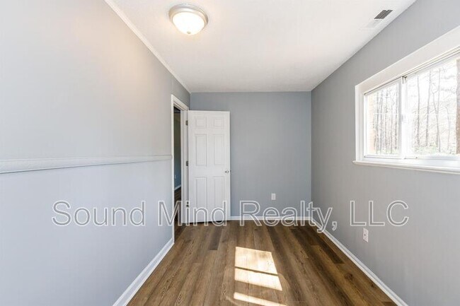 Building Photo - 2624 Sanderford Rd