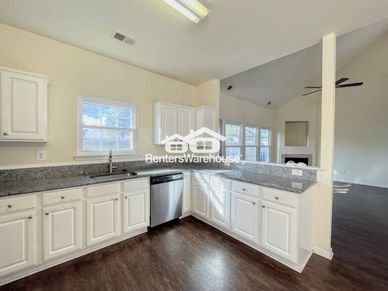 Building Photo - 3711 Bay Crescent