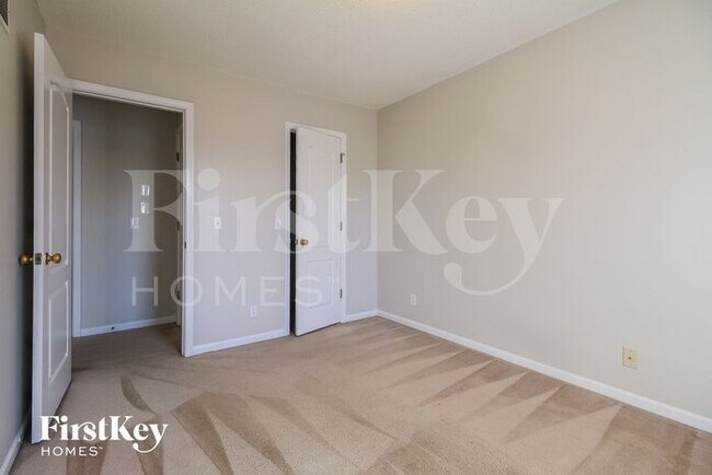 Building Photo - 11031 N McKinley Ave