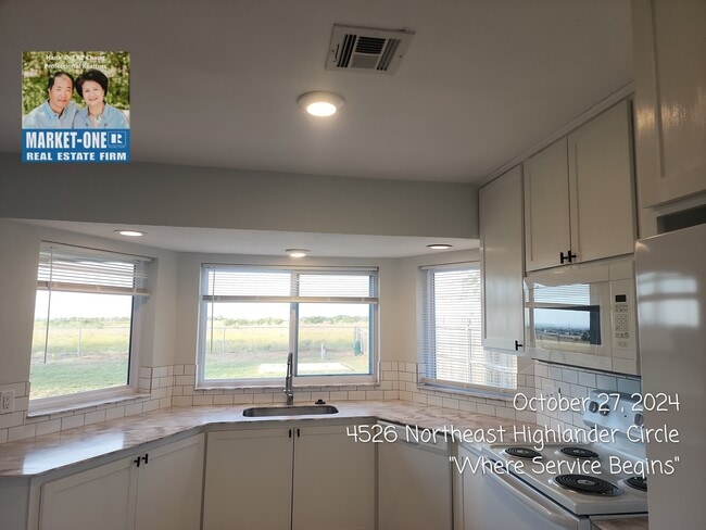 Building Photo - 4526 NE Highlander Cir