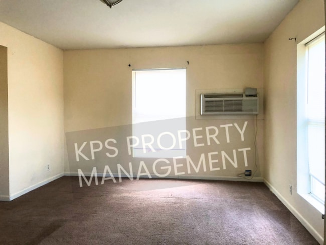 Building Photo - 665 S Kansas St