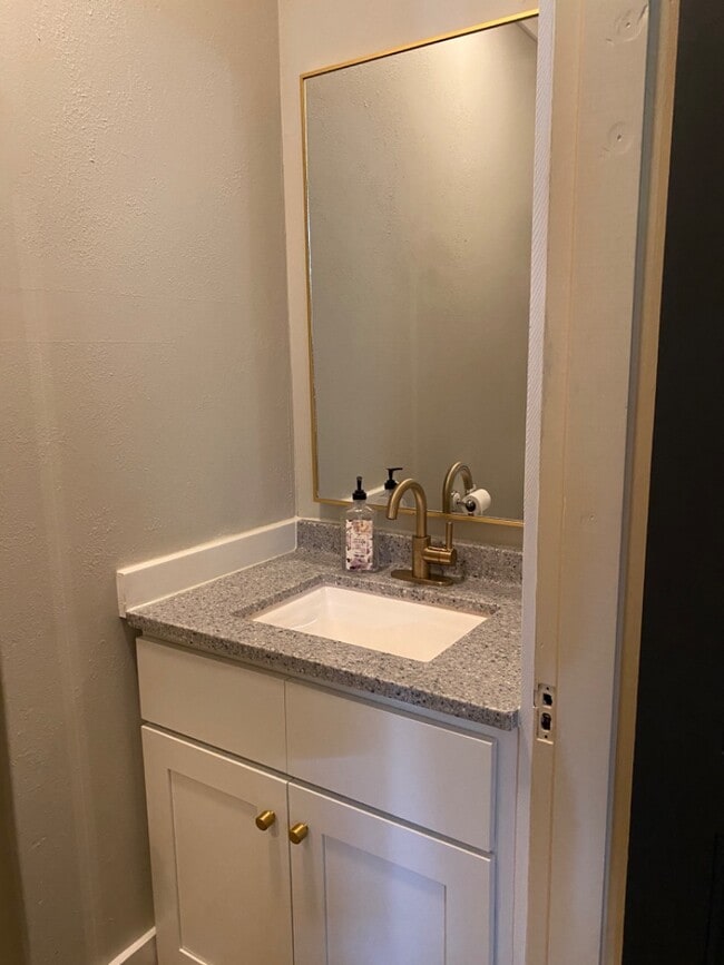 Building Photo - 322 N New Madrid St