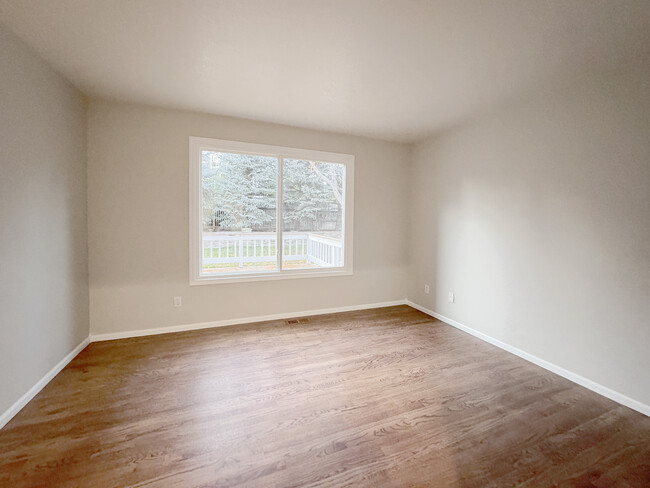 Main Floor Bedroom - 9927 Prairie Falcon Ct