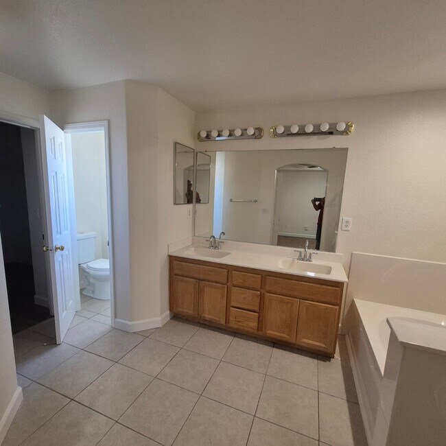 Building Photo - 5317 Buckwood Way