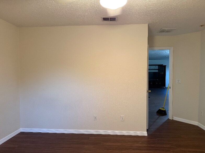 Building Photo - 6530 Lake Pembroke Pl