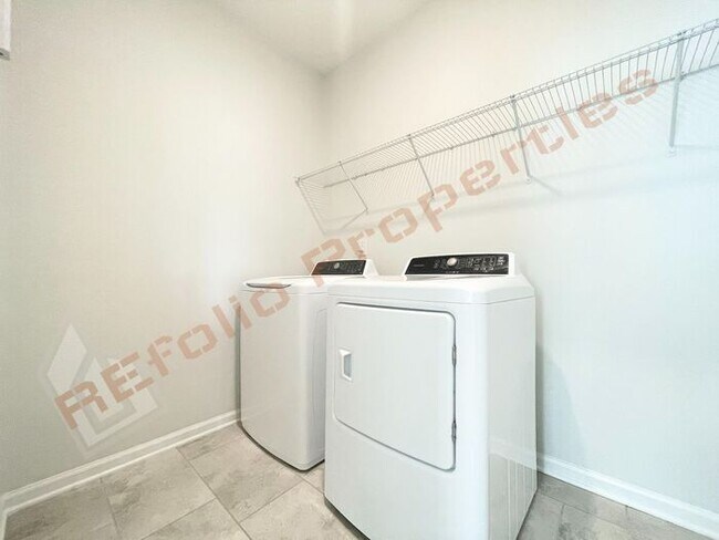 Building Photo - Lovely 2 Story 4 Bedroom, 3 Bath Single-Fa...