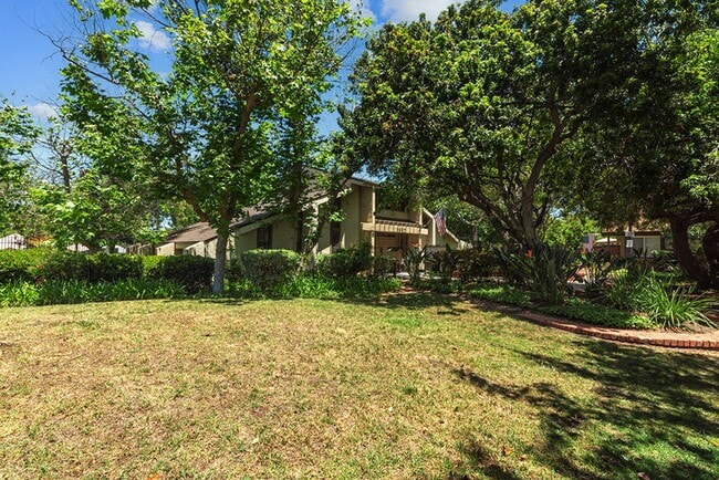 Building Photo - Spacious 3 Bed 2 Bath Townhome in Villa Po...