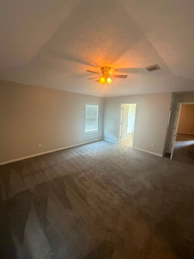 Building Photo - 22018 Willow Shadows Dr