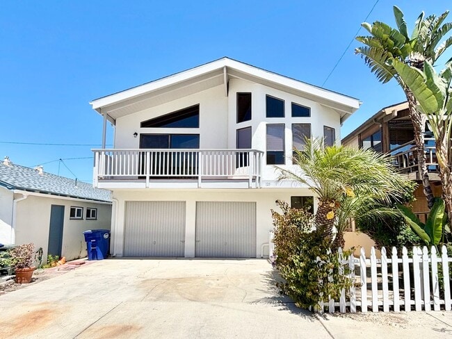 Building Photo - Silver Strand Beach | 4 Bed | 2 Bath | Bea...
