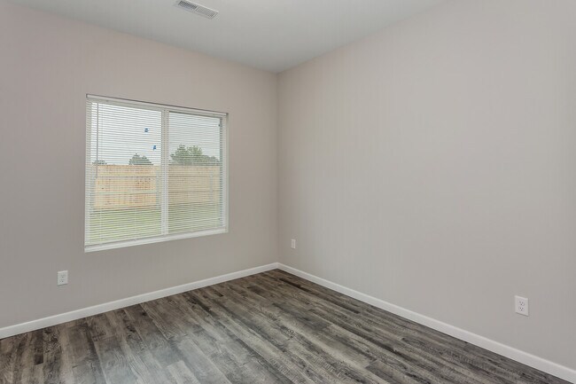 Building Photo - 2242 E Cheyenne Ct
