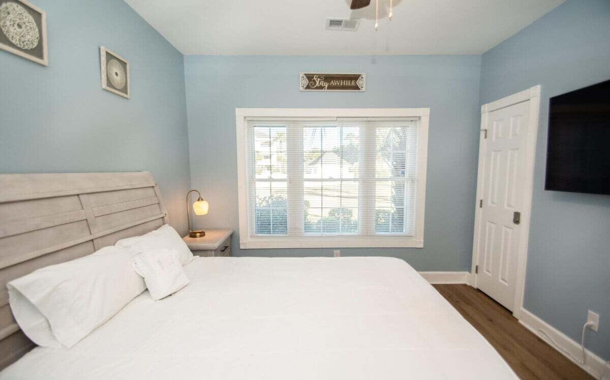 Building Photo - 4868 Dahlia Ct