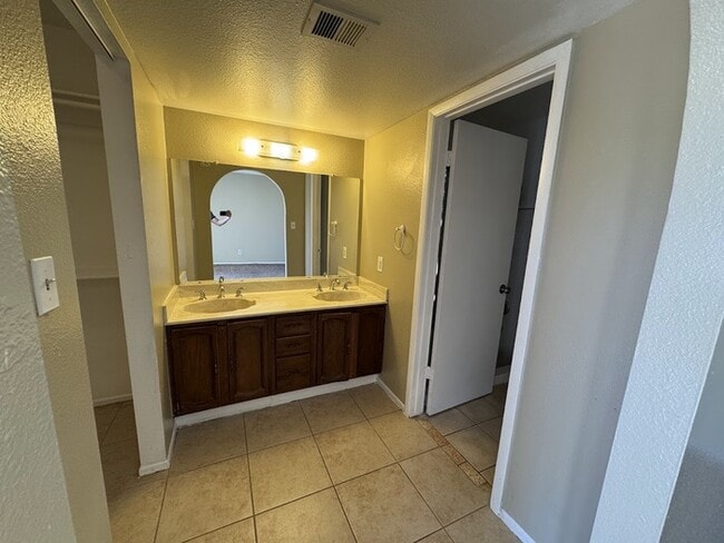 Building Photo - 5339 W Yucca St