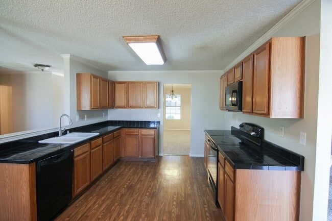 Building Photo - 1460 Stewart Dr