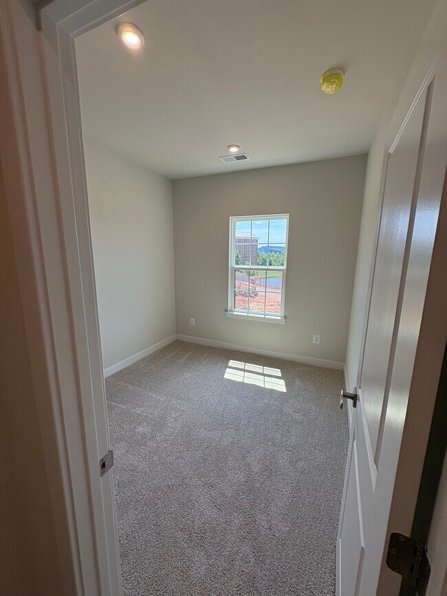 Building Photo - 4504 Dandelion Loop