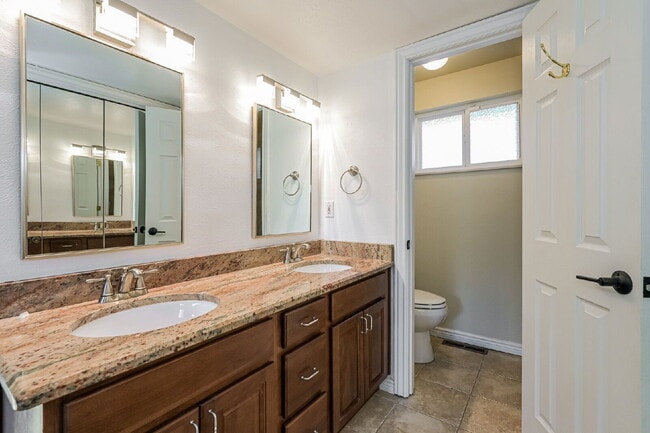 Building Photo - 6385 S Pontiac Ct