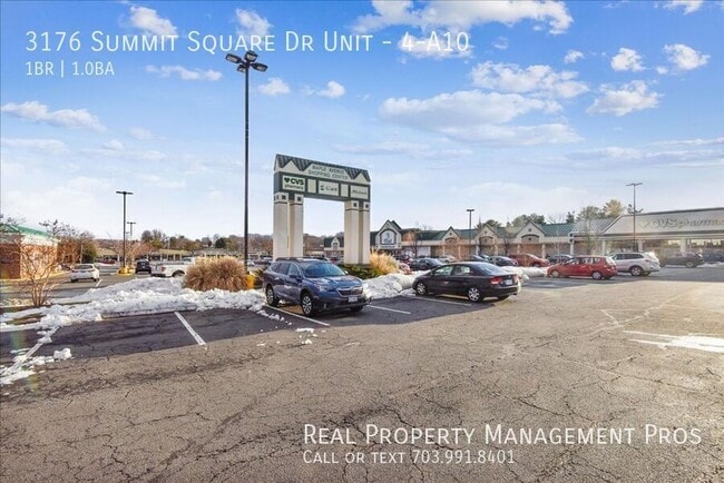 Building Photo - 3176 Summit Square Dr
