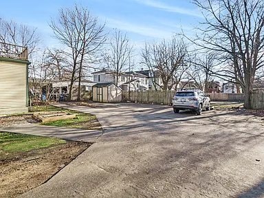 Building Photo - 709 W Lovell St