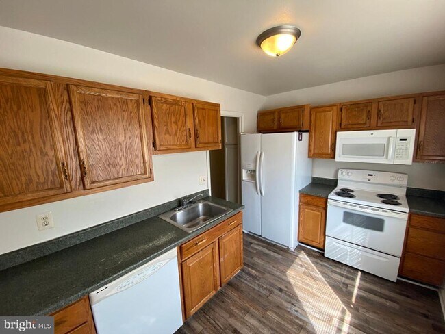 Building Photo - 4249 Normandy Ct