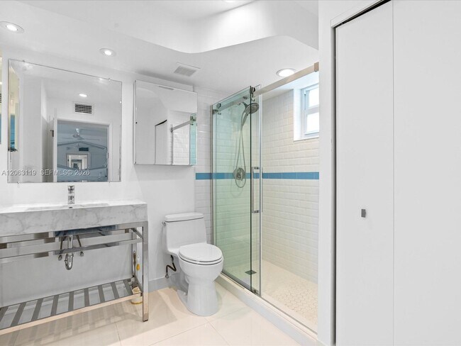 Building Photo - 345 Ocean Dr