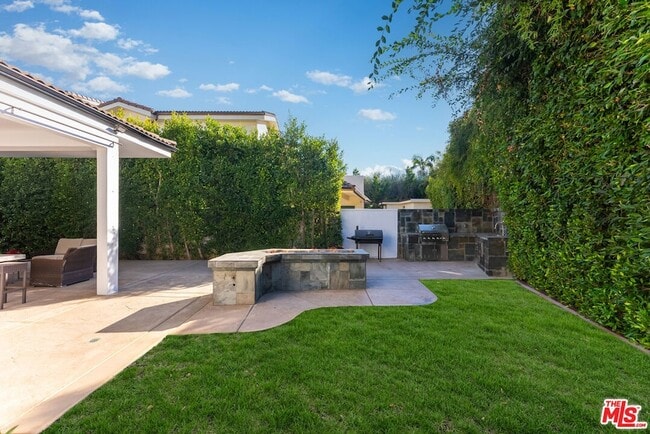 Building Photo - 345 S Saltair Ave