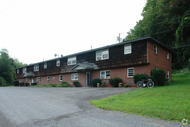 Building Photo - Meadow Wood Apartments