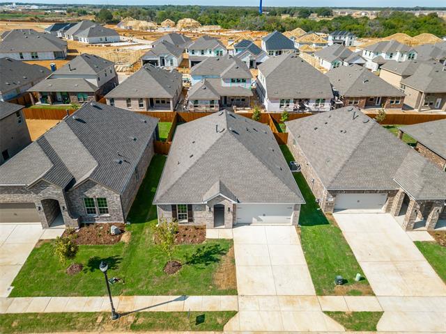 Building Photo - 10505 Breezeway Dr