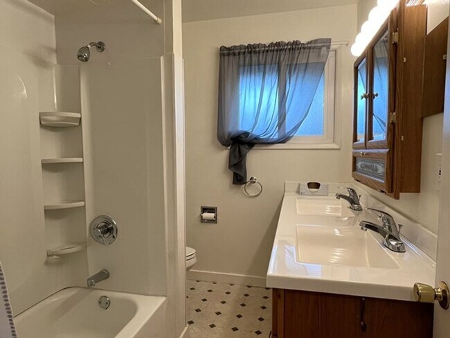 Building Photo - haym01*