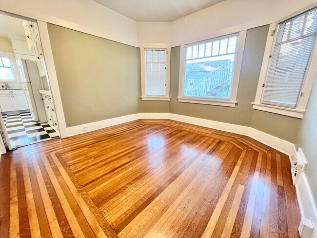 Building Photo - Charming Bluff Park Studio – Bright, Private, and Move-In Ready!