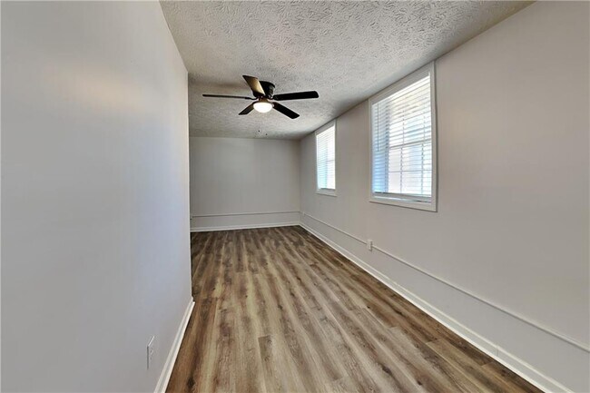 Building Photo - 778 Summer Dr NW