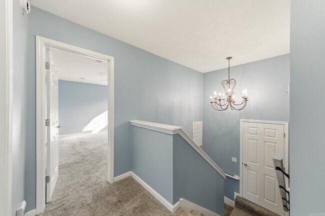 Building Photo - 20 Hillcrest Ln