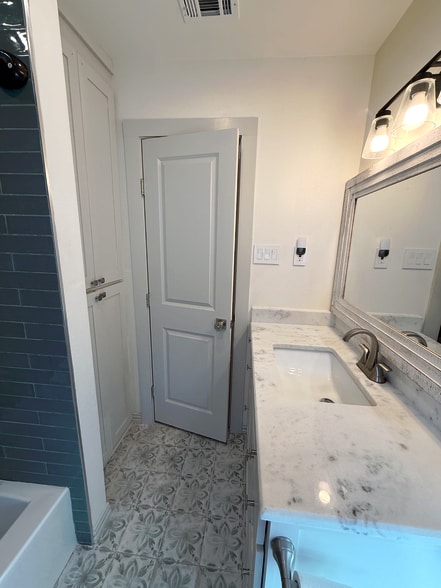 Building Photo - 1007 Emery St