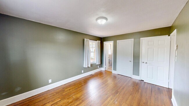 Building Photo - 6821 View Way Dr