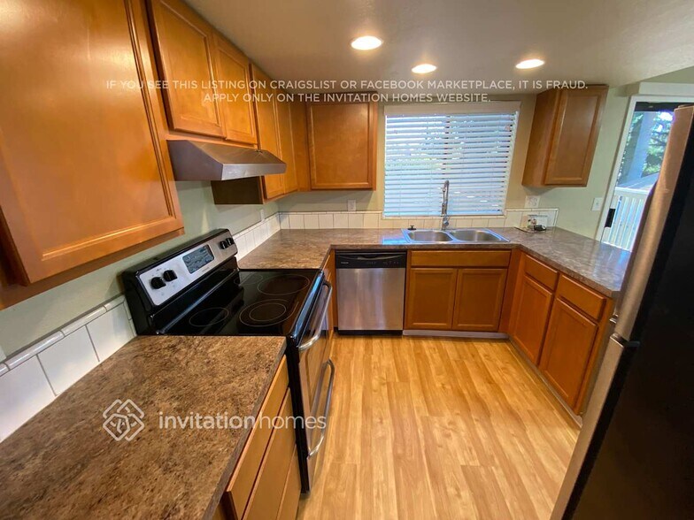 Building Photo - 33628 27th Pl SW