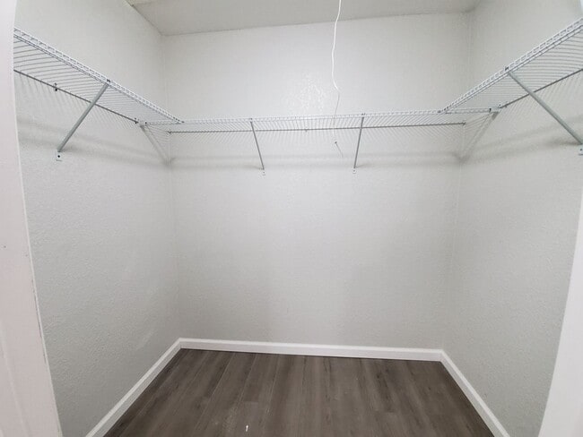 Building Photo - 2 Bedroom, 1 Bathroom Home with Yard - Flexible Leasing Option with 7 Months Lease