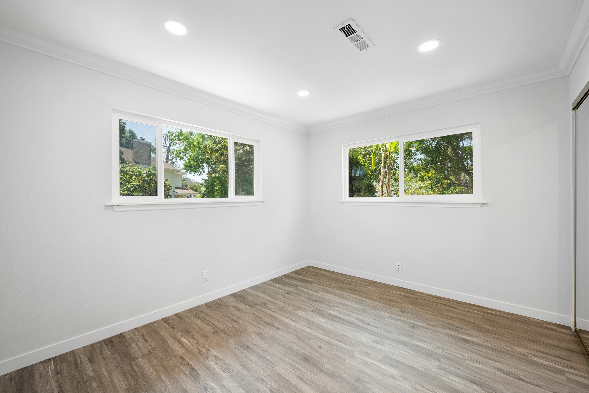 Building Photo - 575 Winona Way