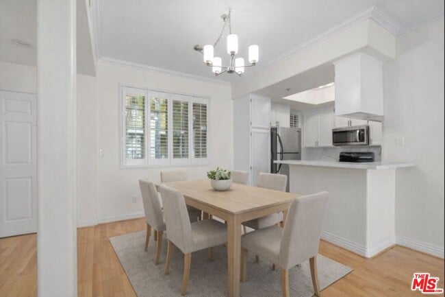 Building Photo - 1225 Armacost Ave