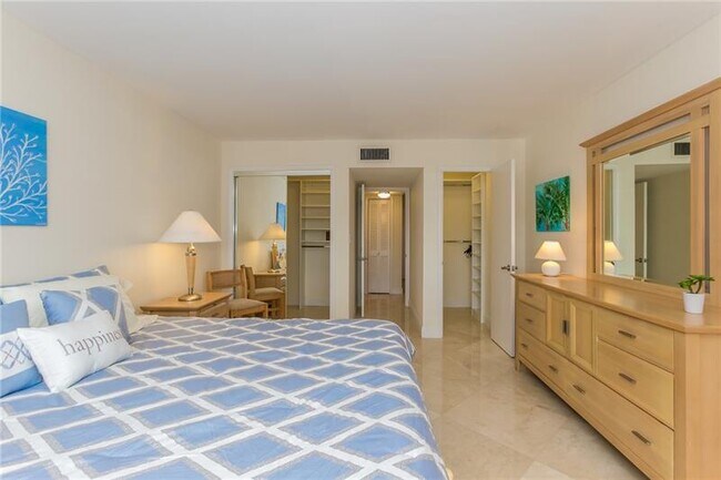 Building Photo - 1 Las Olas Cir